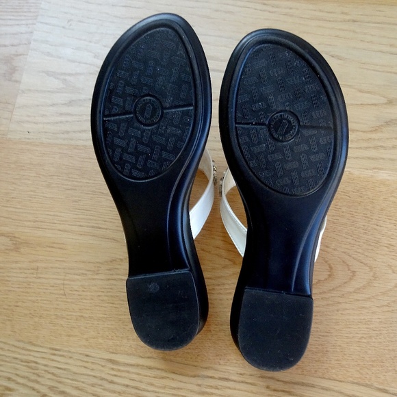 Italian Shoemakers White Beaded Flip Flops Summer Sandals Made in Italy Size 8.5 - Picture 9 of 9